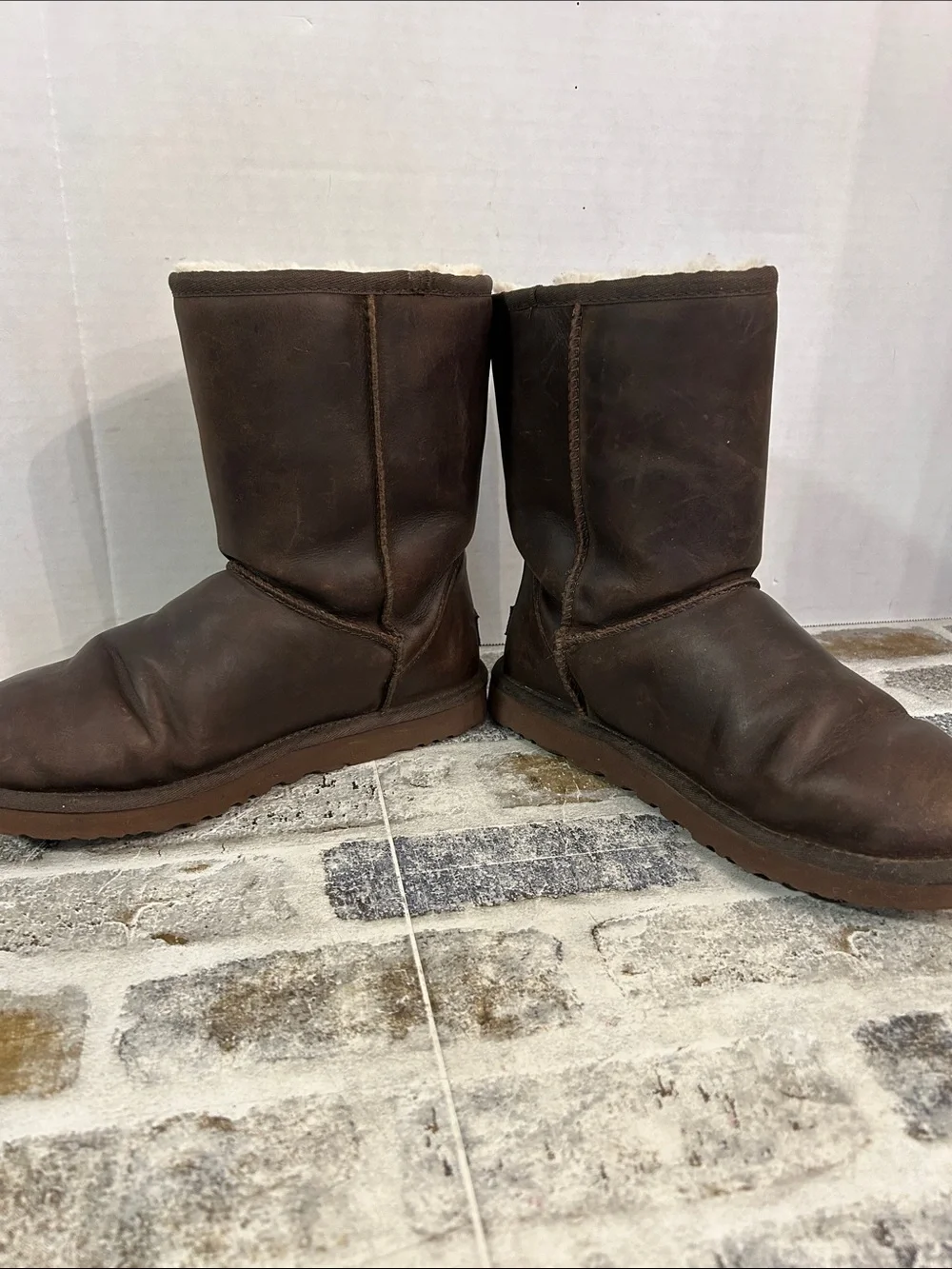 Ugg Women’s Brown Shearling-Lined Short Leather Boots S/N 1005093